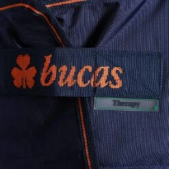 Deken Bucas Therapy Turnout Light Donkerblauw-oranje -Default Template 3 deken bucas therapy turnout light donkerblauw oranje 1500x1500 119302