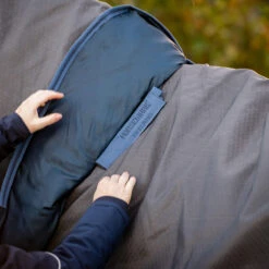 Deken Horseware Rhino Plus Hexstop Vari-Layer 250gr Grijs -Default Template 3 deken horseware rhino plus hexstop vari layer 250gr grijs 1500x1500 168221