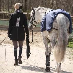 Longeerdeken Busse Rain Donkerblauw -Default Template 3 longeerdeken busse rain donkerblauw 1500x1500 134398