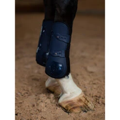 Peesbeschermers Equestrian Stockholm Modern Tech Navy Donkerblauw 8 Peesbeschermers Equestrian Stockholm Modern Tech Navy Donkerblauw -Default Template 3 peesbeschermers equestrian stockholm modern tech navy donkerblauw 1500x1500 183076