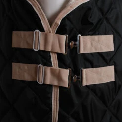 Staldeken Horsegear Lodix 150gr Black-beige 9 Staldeken Horsegear Lodix 150gr Black-beige -Default Template 3 staldeken horsegear lodix 150gr black beige 1500x1500 117058