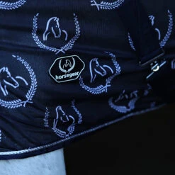 Vliegendeken Horsegear All Over Donkerblauw-wit -Default Template 3 vliegendeken horsegear all over donkerblauw wit 1500x1500 139991