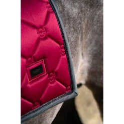 Zadeldek Equestrian Stockholm Wild Rose Donkerroze -Default Template 3 zadeldek equestrian stockholm wild rose donkerroze 1500x1500 155988