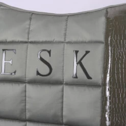 Zadeldek Eskadron Platinum Big Square Glossy Groen 11 Zadeldek Eskadron Platinum Big Square Glossy Groen -Default Template 3 zadeldek eskadron platinum big square glossy groen 1500x1500 168673