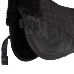 Zadelonderlegger Epplejeck Faux Fur Black-black 5 Zadelonderlegger Epplejeck Faux Fur Black-black -Default Template 3 zadelonderlegger epplejeck faux fur black black 1500x1500 178357